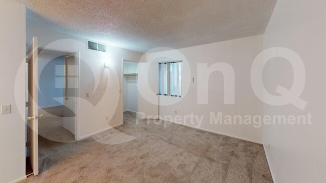 Building Photo - 6635 E Golf Links Rd