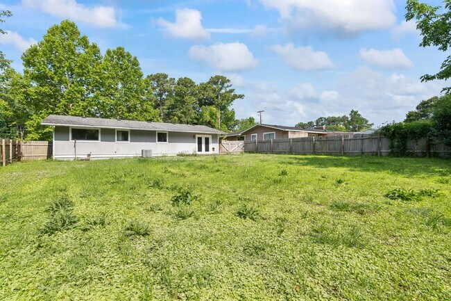 Building Photo - 102 Sterling Rd