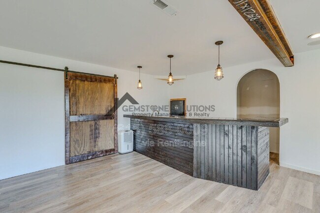 Building Photo - 2704 Orleans Dr