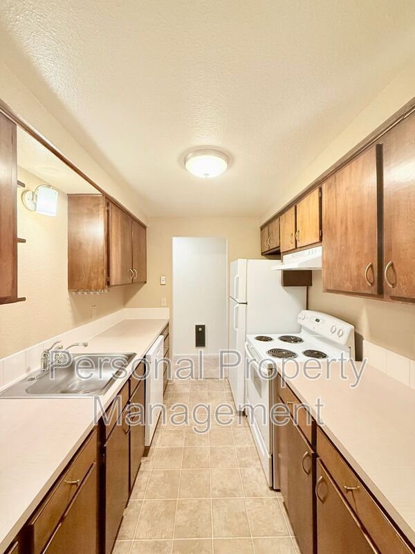 Building Photo - 708 W 31st St