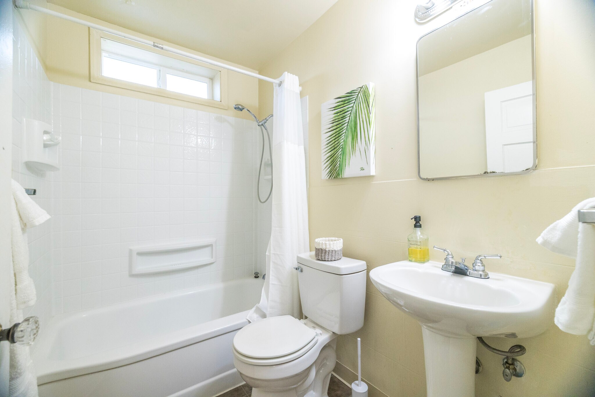 Bathroom - 1527 W Knox Ave