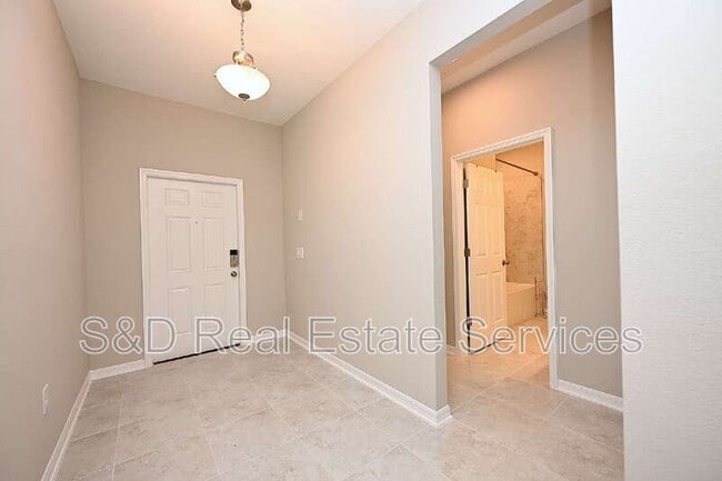 Building Photo - 5507 Freesia Dr