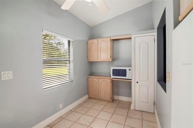 Building Photo - 6110 9th Ave Cir NE