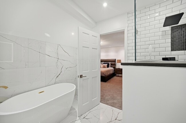 Building Photo - 8661 Craigston Ct