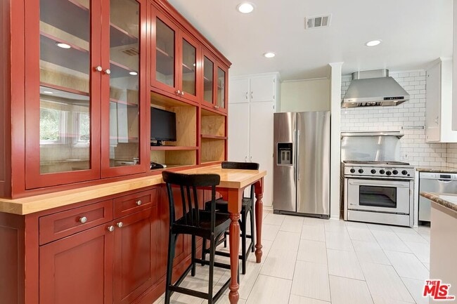 Building Photo - 1318 San Ysidro Dr