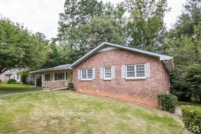 Building Photo - 680 Foxcroft Cir SE