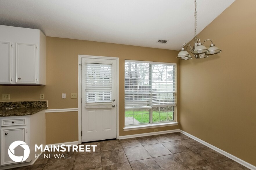 Building Photo - 2702 Faircroft Way