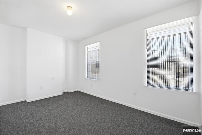 Building Photo - 44 1/2 3rd Street Unit 2