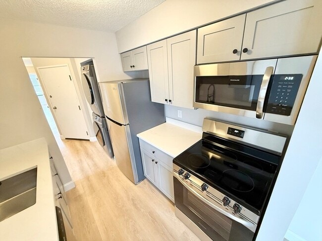 Building Photo - 59--69 Msgr Patrick j Lydon Way Unit 306