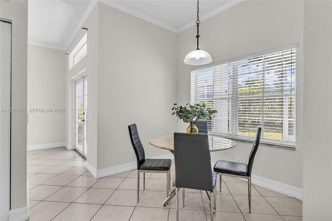 Building Photo - 1579 Banyan Way