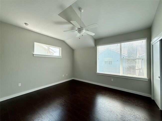 Building Photo - 301 W Stassney Ln