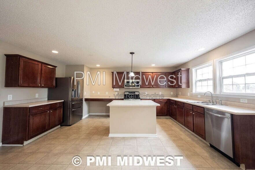 Building Photo - 2143 Olympia Dr