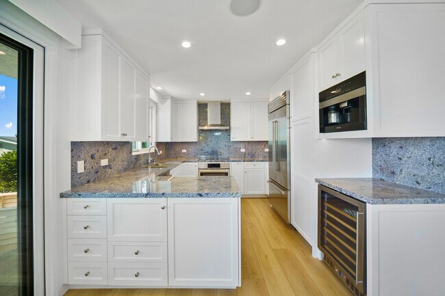 Building Photo - 6817 Seawatch Ln