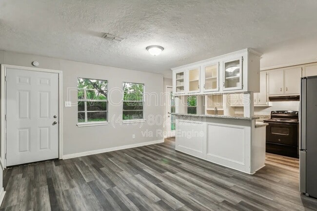 Building Photo - 1617 3rd St