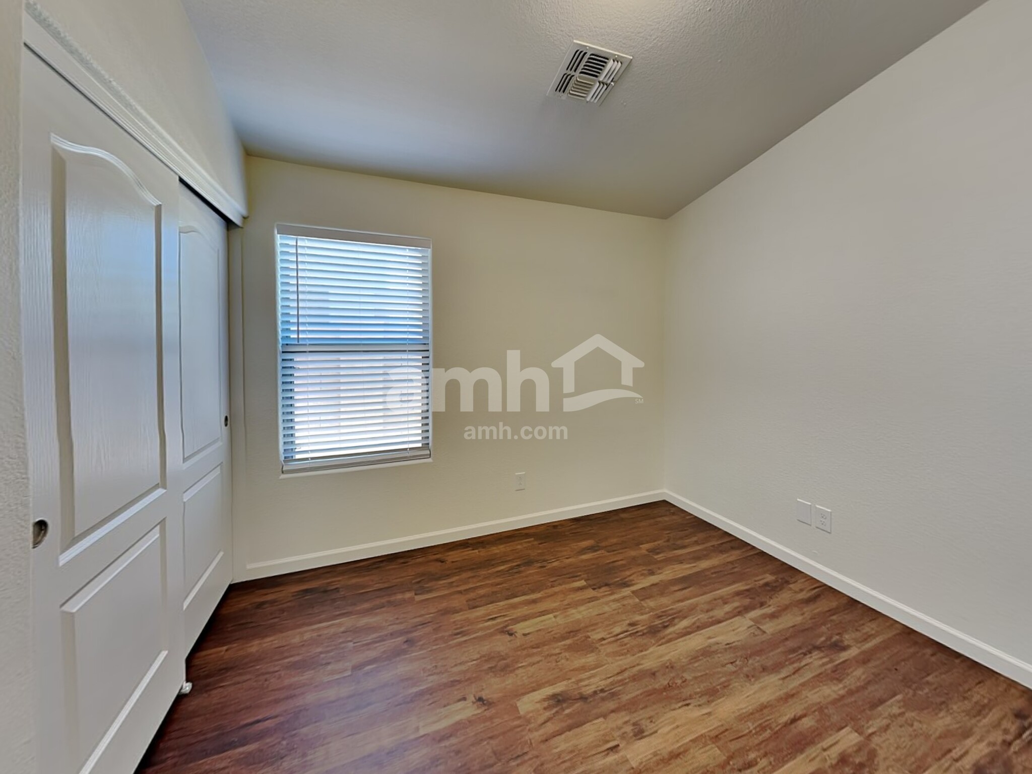 Building Photo - 7818 S 46th Dr
