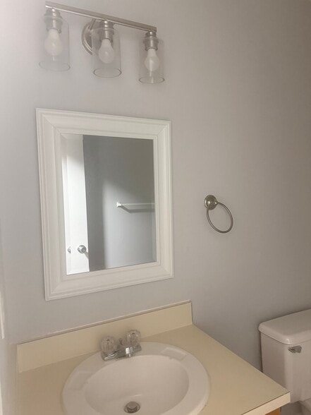 Building Photo - 16 Duiguid Dr