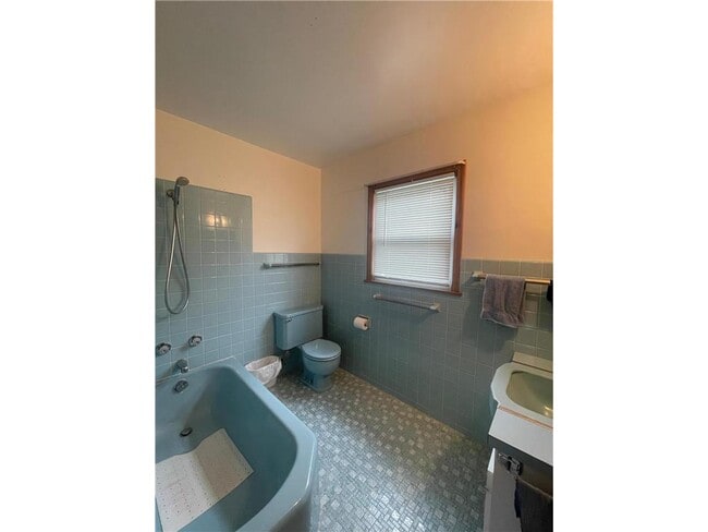 Building Photo - 1056 Ingerson Rd