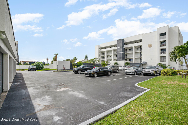 Building Photo - 190 Seminole Ln