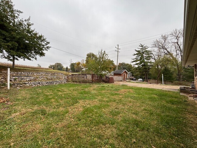 Building Photo - 1951 Elmwood Dr E