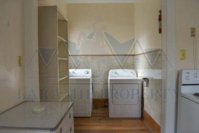 Building Photo - 358 N 5th St