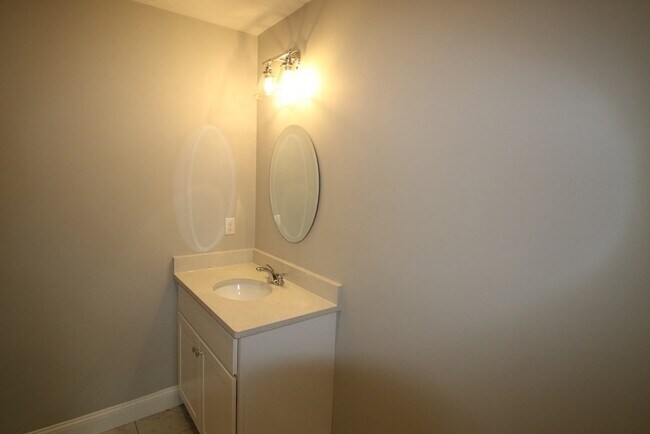 Building Photo - 316 Commercial St