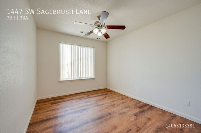 Building Photo - 1447 SW Sagebrush Ln