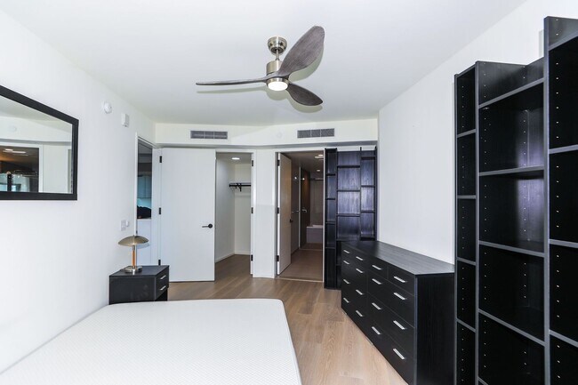 Building Photo - KOULA 2b2b1pkg Ready to Move In!