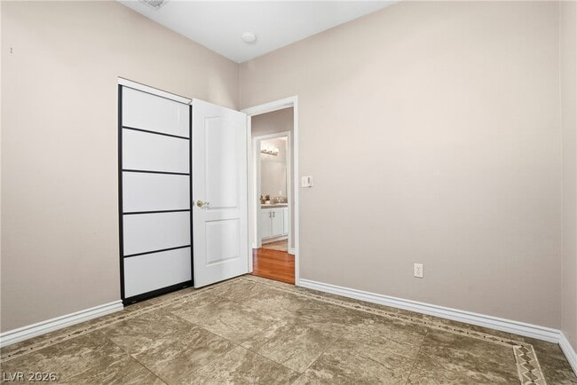 Building Photo - 2870 Deerwood Ct