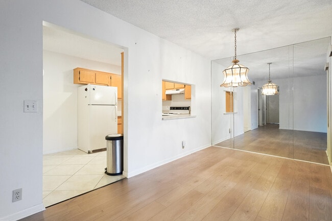 Building Photo - 801 Sky Pine Way