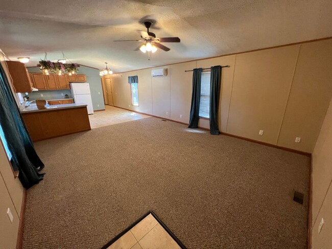 Building Photo - 3 Bedroom 2 Bath Updated Mobile Home with ...