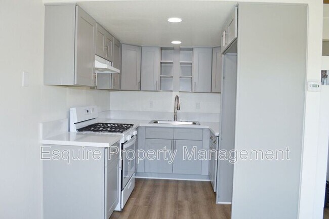 Building Photo - 420 W Linden Dr