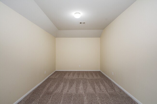 Building Photo - 15127 Monal Trie Dr