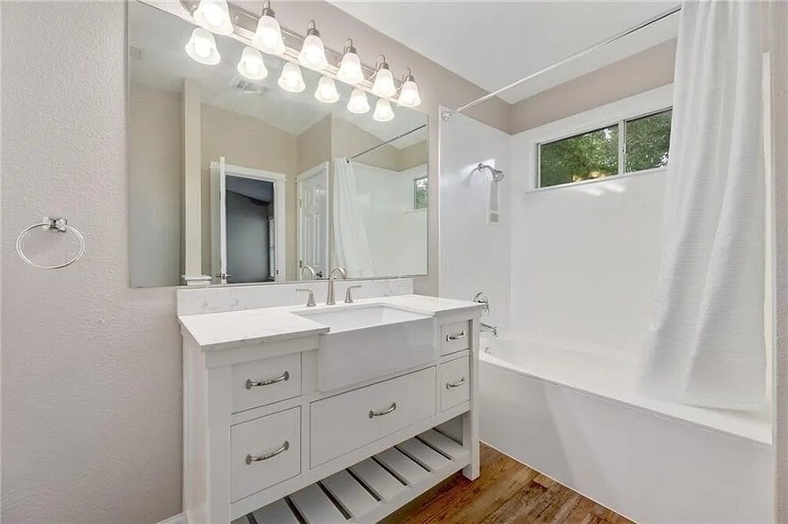 Master Bathroom - 2710 Greenlee Dr