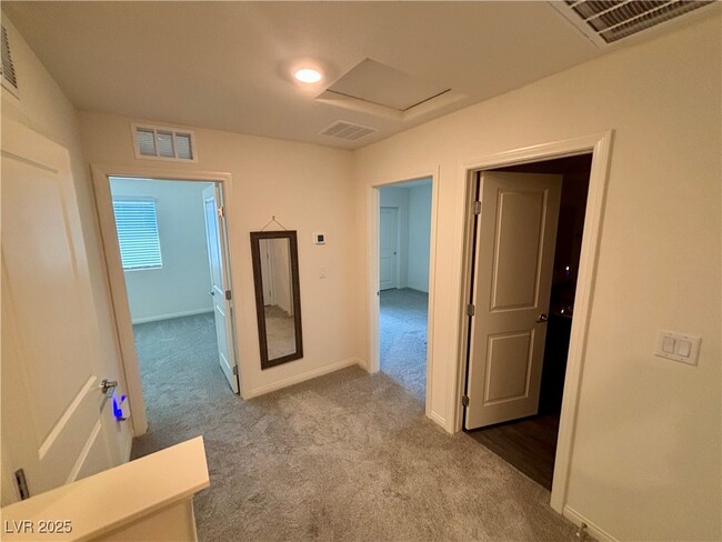 Building Photo - 2746 Champagne Gold Ave
