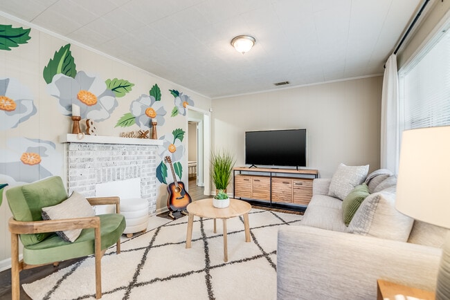 Building Photo - Evora