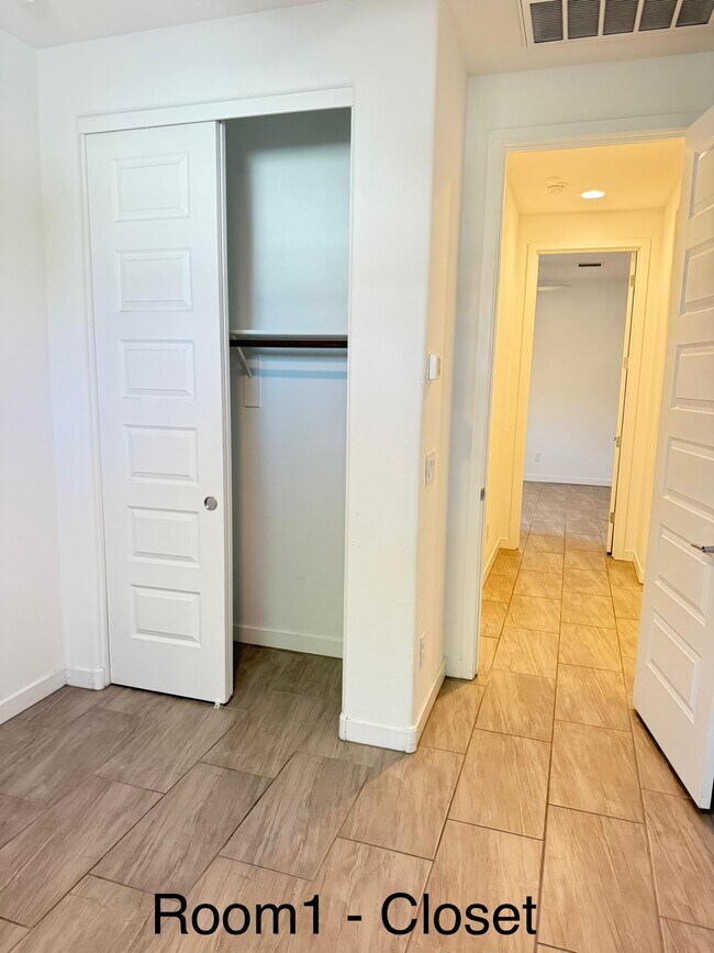 Building Photo - 6628 S Marin Dr