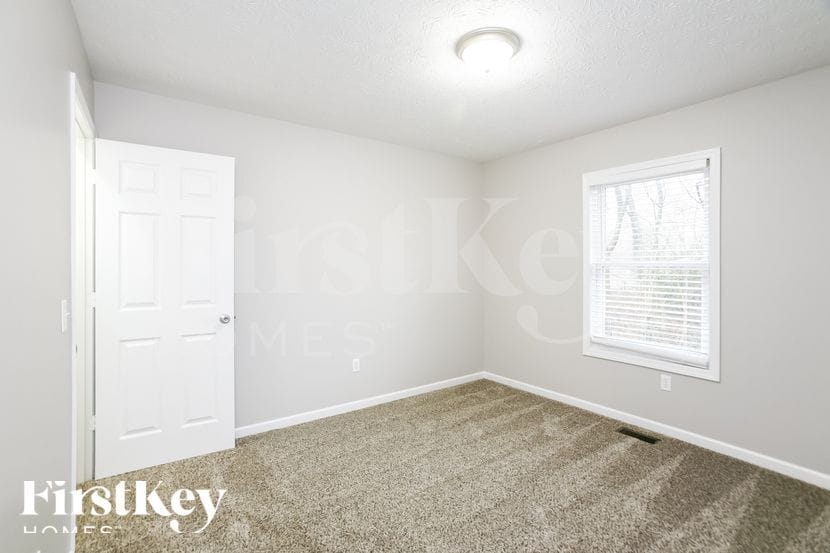 Building Photo - 334 N Odell St