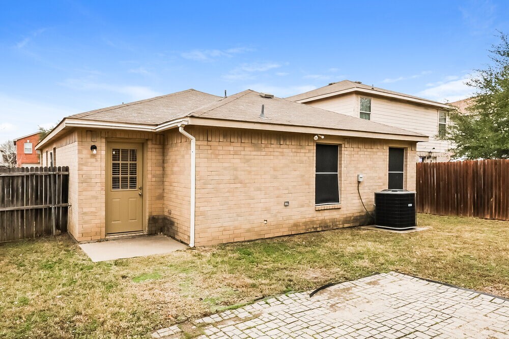 Building Photo - 1172 Tomahawk Dr
