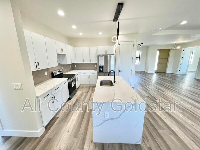 Building Photo - 31 Pine Valley Pl