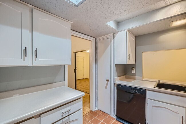 Building Photo - Charming 2-BR/2-Bath Home in the Heart of ...