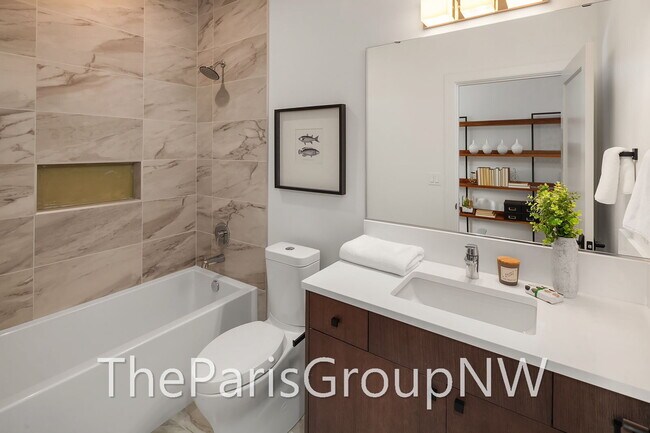 Building Photo - Absolutely Stunning 5br/4404sf Modern Magnolia Luxury