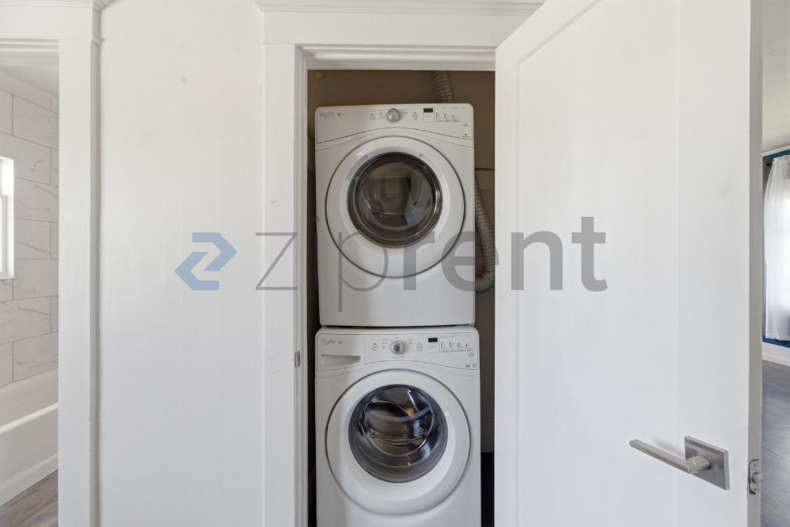 Building Photo - 423 Mill St