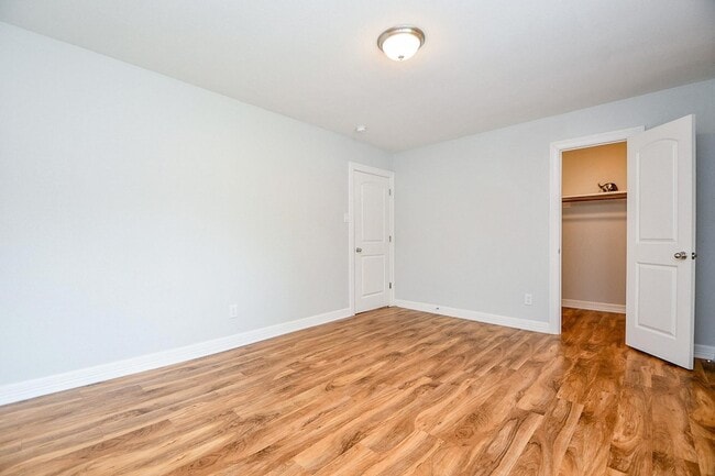 Building Photo - 707 Thistlewood Dr
