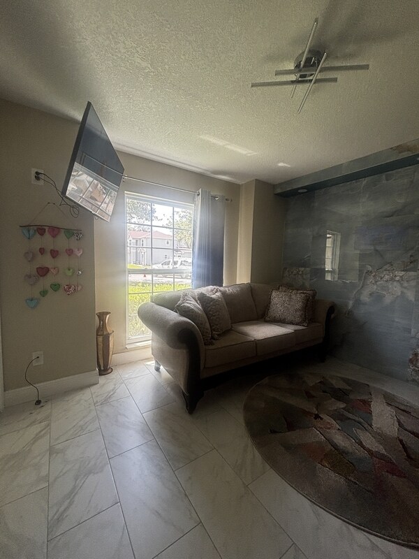 Building Photo - 12672 Lakebrook Dr