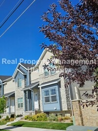Building Photo - Pet Friendly Townhome