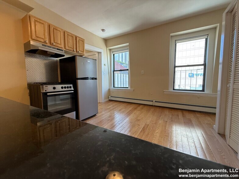 Building Photo - 232 Cambridge St