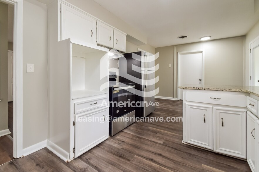 Building Photo - 4838 Chapman St