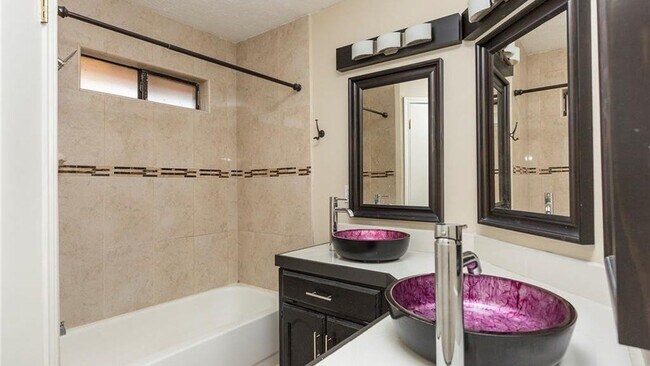 Building Photo - 3821 Oriole Ave