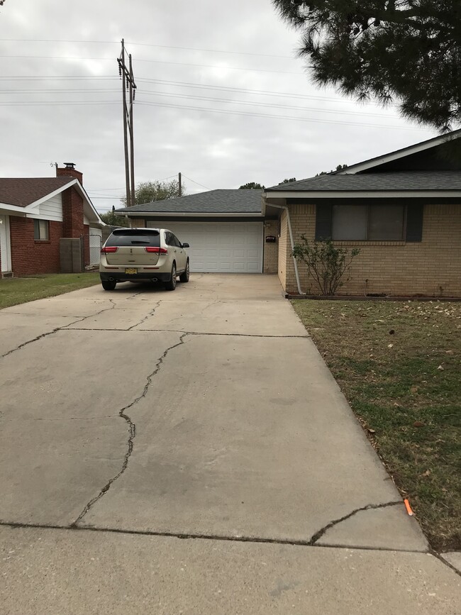 Building Photo - 1209 W Copper Ave