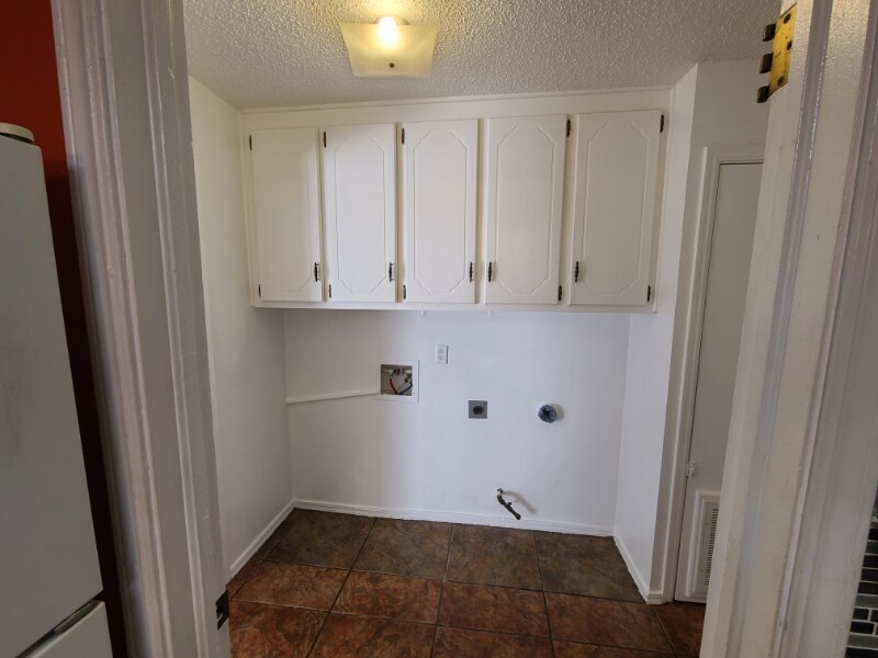 Building Photo - 925 Crown Dr